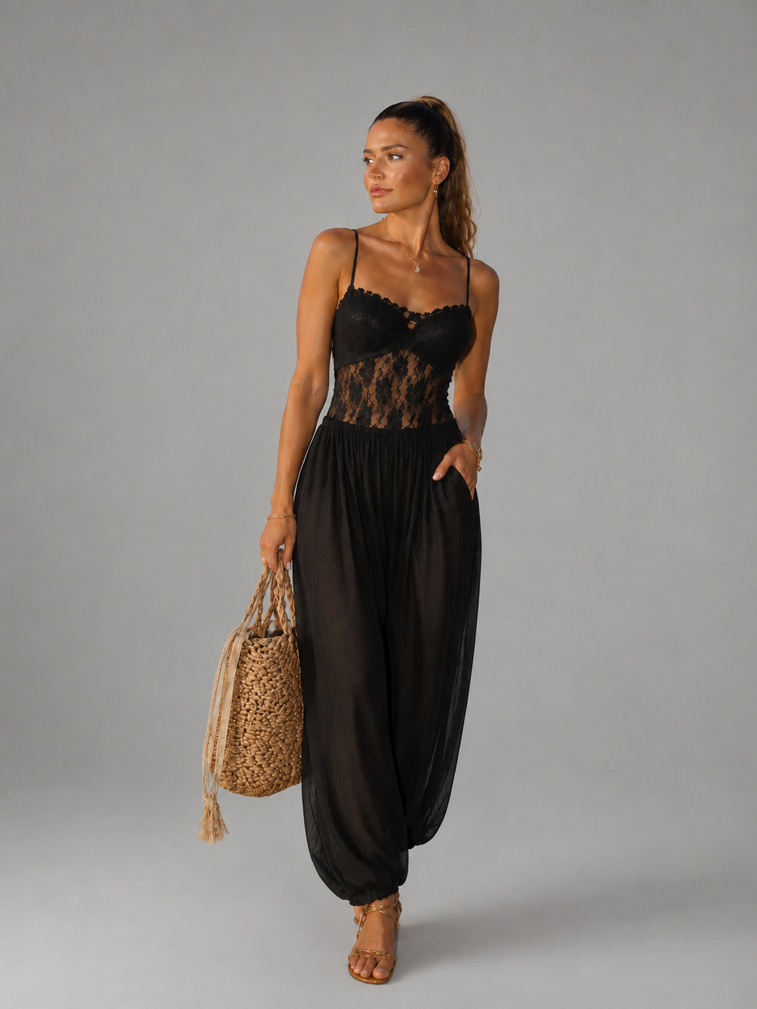 Mono halter con encaje fluido